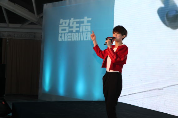 华谊时尚全新签约的时尚歌手刘力扬精彩演唱