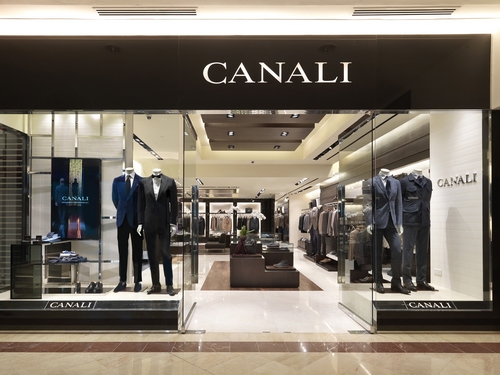 橱窗展示-CANALI首家吉隆坡旗舰店