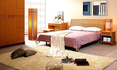 实木家具，配搭暖色毛毯，简约的造型简约的搭配，却呈现出大气舒适之感
