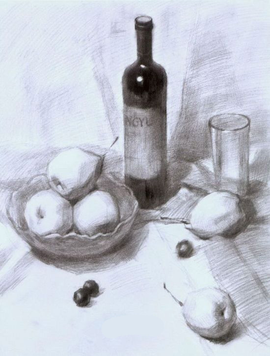 素描静物红酒瓶鸭梨葡萄衬布的组合绘画步骤四