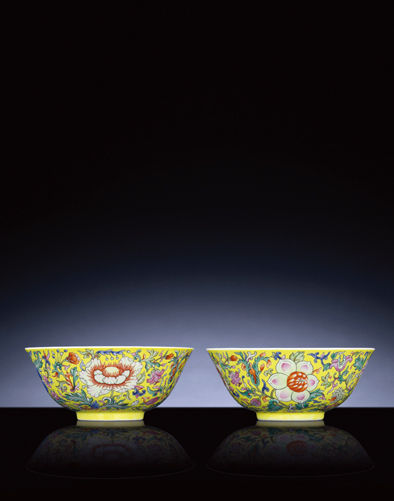 清道光  黄地粉彩花卉五福宫碗（1对）成交价：662万港元  2010年香港佳士得秋拍品。