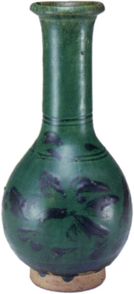 图13 元磁州窑系绿釉黑花瓶